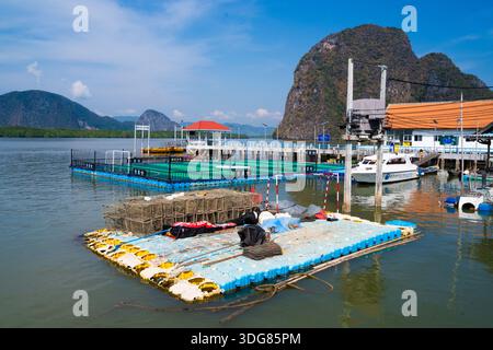 Terrain de football flottant Koh Panyee. Février 2025, Thaïlande. Banque D'Images