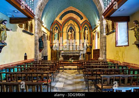 Intérieur de l'église notre Dame du bon Port dans le village de montagne Gavarnie-Gedre dans les Hautes-Pyrénées en France. Banque D'Images