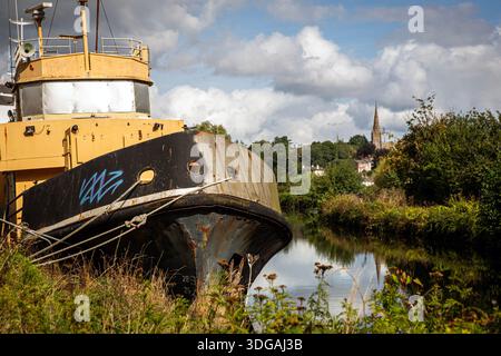 Le canal maritime d'Exeter, ouvert en 1566, est l'un des plus anciens canaux de navigation artificiels de Grande-Bretagne, s'étendant sur 10 miles du centre-ville à l'Exe Banque D'Images