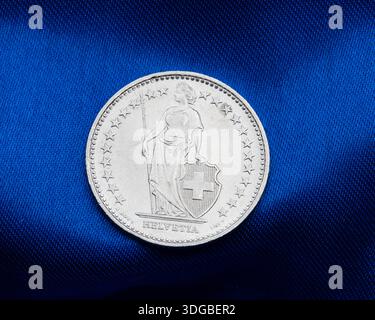 Photo haut de gamme de Swiss Franc coin - reliant la Suisse et les couleurs de l'Union européenne Banque D'Images