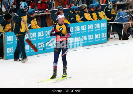 RUHPOLDING, ALLEMAGNE - 16 JANVIER : arrivée au champ de tir, JEANMONNOT, Lou (FRA, #44) au SPRINT FÉMININ 7.5km à la Coupe du monde BMW IBU Biathlon Ruhpolding le 16 janvier 2026 à Ruhpolding, Allemagne. Banque D'Images