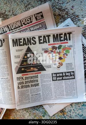 Still Life de novembre 2025 New York Post couverture de la New Government Food Pyramid, New York City, États-Unis Banque D'Images