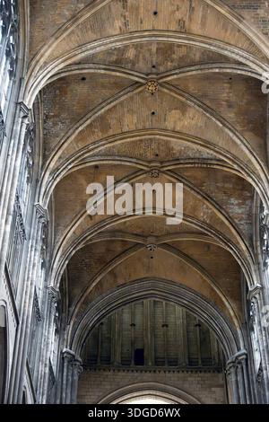 Plafond voûté dans la cathédrale de notre-Dame, Rouen, Normandie, France Banque D'Images