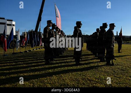 Les Marines des États-Unis avec le 3e bataillon de maintenance, le 3e groupe logistique des Marines, se tiennent en formation lors d'une cérémonie de changement de commandement au Camp Kinser, Okinawa, Japon, le 16 septembre 2026. Le lieutenant Col. David Janecke a cédé le commandement du 3e Bataillon de maintenance au lieutenant Col. John Sykas III. (photo du corps des Marines des États-Unis par le caporal Rachel Mason) Banque D'Images