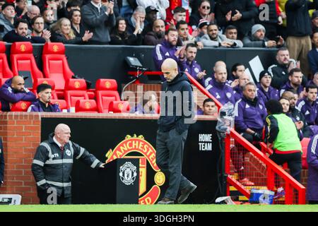 Manchester, Royaume-Uni. 17 janvier 2026. Le directeur de Manchester City Pep Guardiola [ESP] a été abattu lors du match Manchester United contre Manchester City premier League à Old Trafford, Manchester, Angleterre, le 17 janvier 2026 crédit : Phil Duncan/Every second Media crédit : Every second Media/Alamy Live News Banque D'Images