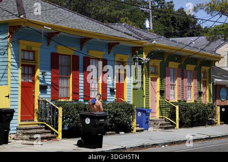 Maisons de ville historiques colorées dans le Garden District de la Nouvelle-Orléans, Nouvelle-Orléans, Louisiane, États-Unis Banque D'Images