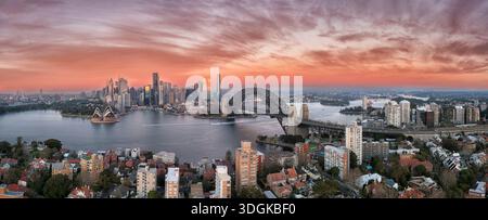 Port et pont de Sydney, monuments du front de mer du quartier des affaires avec vue panoramique aérienne. Banque D'Images