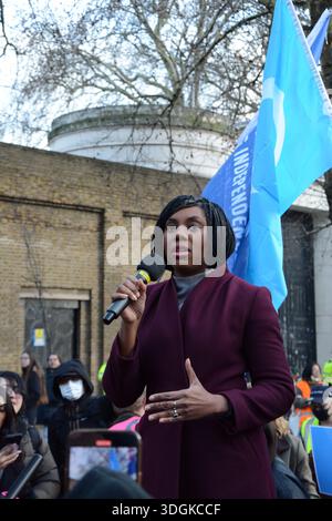 Kemi Badenoch parle lors de la manifestation contre la méga ambassade chinoise à l'ancienne monnaie royale près de Tower Bridge le 17 janvier 2026 Banque D'Images