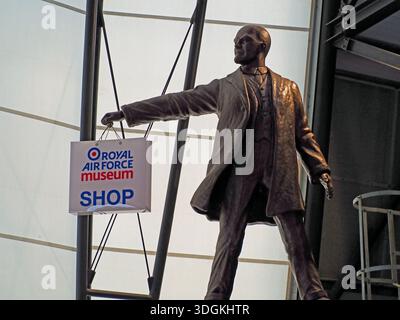 Statue de Vladimir Ilyich Ulyanov Lénine, RAF Museum Shop, Cosford, Shropshire, Royaume-Uni Banque D'Images