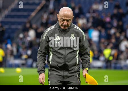Madrid, Espagne. 17 janvier 2026. Antonio Pintus, entraîneur de fitness du Real Madrid, a vu EA SPORTS la Liga 2025-2026 match entre le Real Madrid et Levante, joué au stade Santiago Bernabeu. Score final : Real Madrid 2 - 0 Levante. Crédit : D. Canales Carvajal/Alamy Live News Banque D'Images