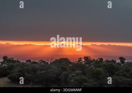 Coucher de soleil à Cape Schanck, péninsule de Mornington, avec vue sur le détroit de Bass. Victoria, Australie Banque D'Images
