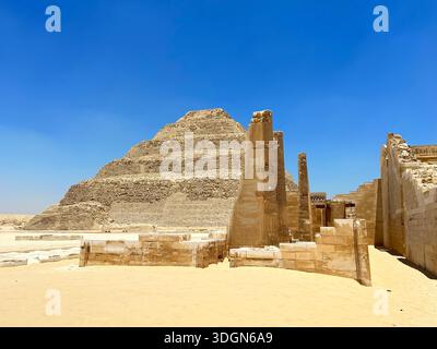Pyramide à étapes ou Pyramide de Djéser, période de l'ancien Empire, Saqqara, Égypte. Banque D'Images