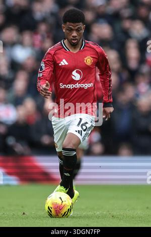 Manchester, Royaume-Uni. 17 janvier 2026. AMAD Diallo de Manchester United avec le ballon lors du match de premier League Manchester United vs Manchester City à Old Trafford, Manchester, Royaume-Uni, le 17 janvier 2026 (photo par Mark Cosgrove/News images) à Manchester, Royaume-Uni le 17/01/2026. (Photo de Mark Cosgrove/News images/SIPA USA) crédit : SIPA USA/Alamy Live News Banque D'Images