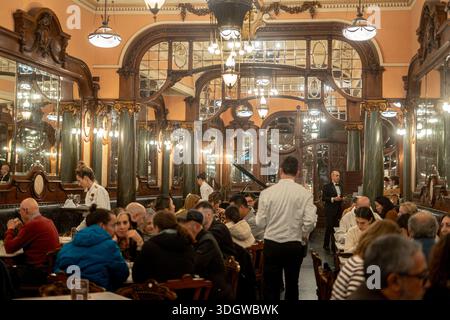 Majestic Café à Porto, l'un des 10 plus beaux cafés du monde et un exemple représentatif du style Art Nouveau Banque D'Images