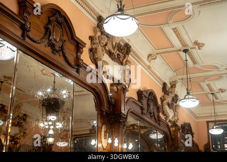 Majestic Café à Porto, l'un des 10 plus beaux cafés du monde et un exemple représentatif du style Art Nouveau Banque D'Images