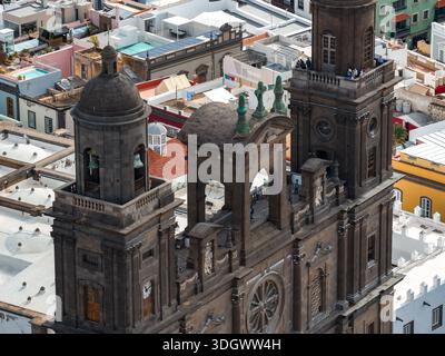 Vue aérienne de la cathédrale de Las Palmas au-dessus des toits de Vegueta Banque D'Images
