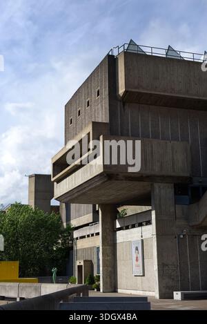 Vue du Southbank Centre, South Bank of the River Thames, Londres Banque D'Images