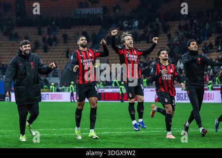 Les joueurs de l'AC Milan célèbrent la victoire à la fin du match lors du match de Serie A 2025/26 entre l'AC Milan et l'US Lecce au stade San Siro de Milan Banque D'Images
