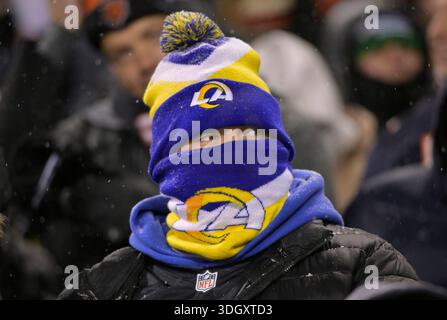 Chicago le dimanche 18 janvier 2026. Le fan du Ram de Los Angeles se bat contre le froid lors d'un match éliminatoire de la ronde de la NFL contre les Bears de Chicago au Soldier Field à Chicago le dimanche 18 janvier 2026. Photo de Mark Black/UPI crédit : UPI/Alamy Live News Banque D'Images