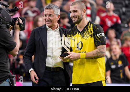 De gauche à droite : Président Herbert Hainer (Bayern), Mladen Petric (Dortmund) Munich, 18 janvier 2026, Football, FC Bayern Munich Legends Cup 2026 Banque D'Images
