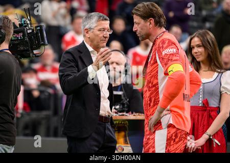 De gauche à droite : Président Herbert Hainer (Bayern), gardien Roman Weidenfeller (Dortmund) Munich, 18 janvier 2026, football, FC Bayern Munich, Legends Cup 2026 Banque D'Images