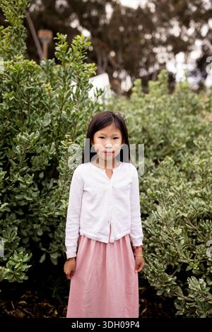 Portrait d'une fille asiatique de huit ans à l'UCSD à San Diego Banque D'Images