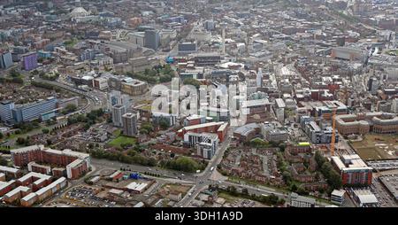 Vue aérienne du centre-ville de Liverpool en regardant vers le sud de l'autre côté de Leeds Street en descendant Hatton Garden vers St Georges Hall & Lime Street Station Banque D'Images