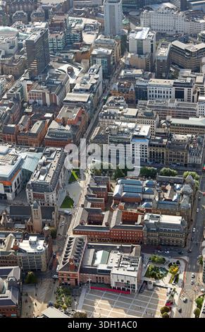 Vue aérienne du centre-ville de Leeds depuis Millennium Square, en regardant vers le sud Cookridge Street et Park Row Banque D'Images