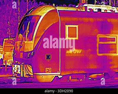 Locomotive dans la gare. Image thermique ou thermographie, photo symbolique, interpolée. Stuttgart, Bade-Wuerttemberg, Allemagne Banque D'Images