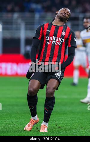 Rafael Leao de l'AC Milan réagit lors de la Serie A match de football 2025/26 entre l'AC Milan et l'US Lecce au stade San Siro de Milan Banque D'Images