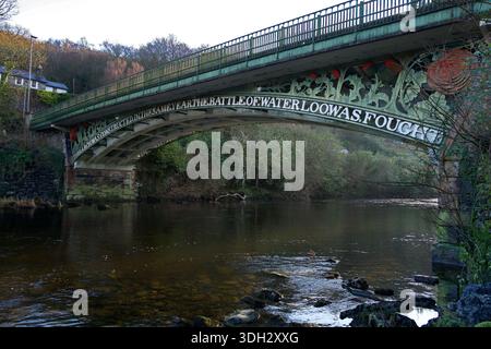 Le pont de Waterloo, un pont en fonte, enjambant la rivière Conwy à Betws-y-Coed à Snowdonia, a été construit l'année de la bataille de Waterloo en 1815. Banque D'Images