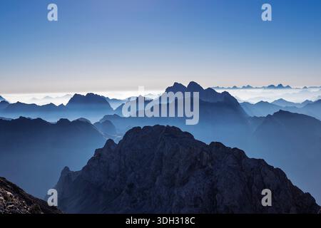 Italie, Frioul, Carnia — Carnics Alpes - Carnic Heads vus de Peralba Banque D'Images