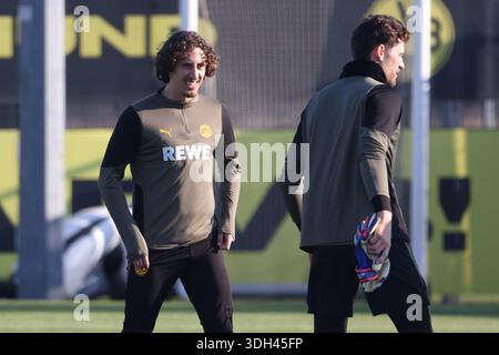 Dortmund, Allemagne 19 janvier 2026 : Champions League - 2025/2026 - Borussia Dortmund final Training dans l'image : de gauche à droite. Fabio Silva (Borussia Dortmund) et le gardien Gregor Kobel (Borussia Dortmund) lors de la dernière formation à Dortmund avant le Banque D'Images