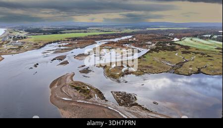 River Spey Écosse Spey Bay et Spey Mouth Tugnet et bancs de galets ou de galets Banque D'Images