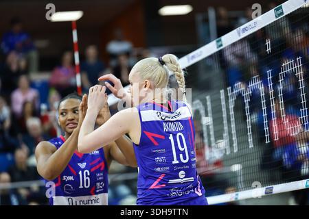 Milan, Italie. 20 janvier 2026. Khalia Lanier (VeroVolley Milano) et Vita Akimova (VeroVolley Milano) lors du Championnat Italien de volley Serie A Women 2025/26 match entre Numia VeroVolley Milano et Honda Cuneo Granda volley à Allianz Cloud, Milan, Italie le 20 janvier 2026 lors du Numia Vero volley Milano vs Cuneo Granda volley, Volleyball Italien Serie A1 Women match à Milan, Italie, 20 janvier 2026 crédit : Agence photo indépendante/Alamy Live News Banque D'Images