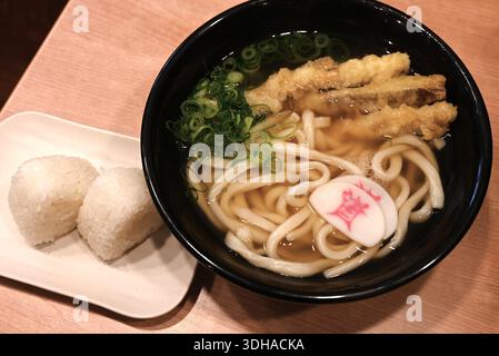 Cuisine japonaise - Soba et Udon. Ces nouilles ont longtemps été populaires parmi les Japonais et sont maintenant aussi populaires parmi les touristes étrangers. Banque D'Images