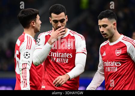 Mikel Merino d'Arsenal s'entretient avec Gabriel Martinelli d'Arsenal lors du match de football de la ligue des champions de l'UEFA Inter Milan vs Arsenal au stade San Siro de Milan, Italie, le 20 janvier 2026 crédit : Piero Cruciatti/Alamy Live News Banque D'Images