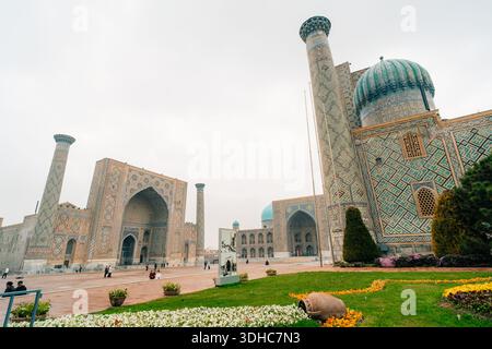 Samarkand, Ouzbékistan - 1 oct 2025 Samarkand, Ouzbékistan vue aérienne de Gur-e-Amir - un mausolée du conquérant asiatique Timur. Traduction sur mois Banque D'Images