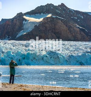Norvège, archipel du Svalbard, île du Spitzberg, mer du Groenland, Krossfjorden, Cross Bay, observation du glacier du 14 juillet (Fjortende Julibreen) Banque D'Images