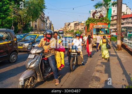 Inde, État du Maharashtra, Mumbai, Fort District, trafic à Hutatma Chowk Banque D'Images