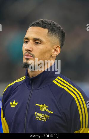 MILAN, ITALIE - 20 JANVIER : William Saliba d'Arsenal lors du match MD7 de l'UEFA Champions League 2025/26 entre le FC Internazionale Milano et l'Arsenal FC au Stadio San Siro le 20 janvier 2026 à Milan, Italie. Banque D'Images