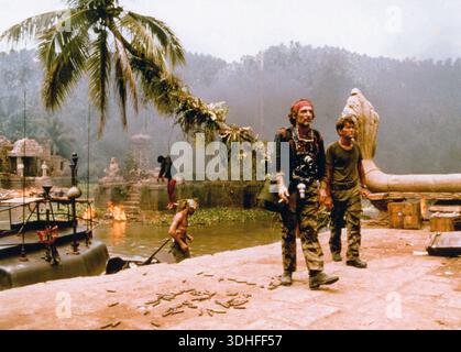 Apocalypse Now (1979) Martin Sheen dans le rôle du capitaine Benjamin Willard Dennis Hopper dans le rôle du photojournaliste Frederic Forrest dans le rôle de Jay 'Chef' Hicks *Filmstill - Edito Banque D'Images