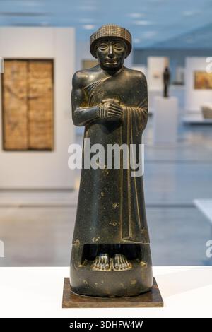 Statue de diorite de Gudea, le souverain de l'état de Lagash. Artefact trouvé à Girsu (aujourd'hui Tello) en Mésopotamie (aujourd'hui Irak). Environ 2120BC. Banque D'Images
