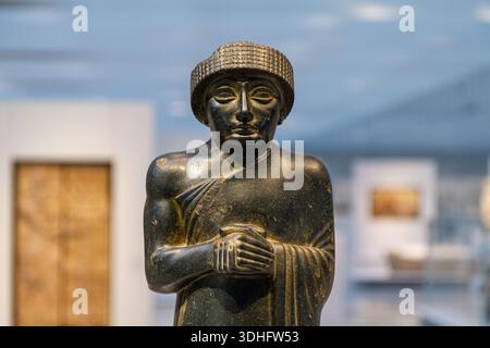 Statue de diorite de Gudea, le souverain de l'état de Lagash. Artefact trouvé à Girsu (aujourd'hui Tello) en Mésopotamie (aujourd'hui Irak). Environ 2120BC. Banque D'Images