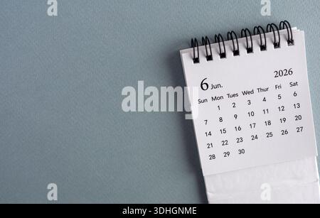 Calendrier de bureau pour juin 2026. Un calendrier de bureau pour la planification, la planification, l'affectation, l'organisation. Banque D'Images