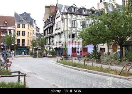 Rue typique dans la vieille, ville de Rouen, département de la Seine maritime, Normandie, France Banque D'Images