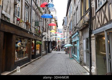 Rue typique dans la vieille ville, ville de Rouen, département de la Seine maritime, Normandie, France Banque D'Images