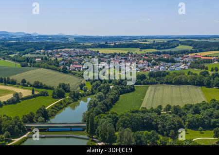 Vue d'en haut de la zone de loisirs Bucher See dans la vallée de Jagst près d'Ellangen dans l'est de Württemberg Banque D'Images