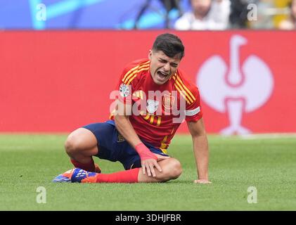 Photo du dossier datée du 05-07-2024 de Pedri, l'Espagnol, regarde dans la douleur après une blessure. Le milieu de terrain de Barcelone Pedri fait face à environ un mois après s'être blessé à son ischio-jambier droit lors de leur triomphe en Ligue des Champions à Slavia Prague. Date d'émission : jeudi 22 janvier 2026. Banque D'Images