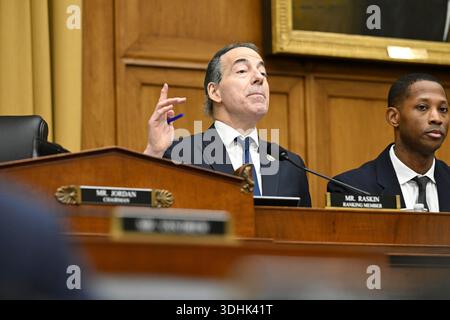 Le représentant des États-Unis Jamie Raskin (démocrate du Maryland), membre de rang, Comité de la Chambre des représentants des États-Unis sur le pouvoir judiciaire, fait des déclarations liminaires lors de l’audition intitulée « supervision du Bureau du Conseiller spécial » dans le bâtiment de bureaux Rayburn House à Washington DC, le jeudi 22 janvier 2026. Crédit : CNP / AdMedia Banque D'Images